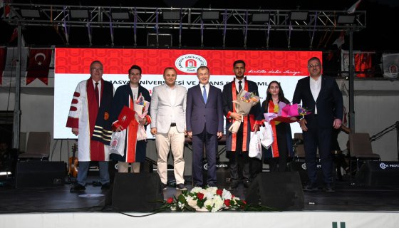 Amasya Üniversitesi’nde mezuniyet heyecanı