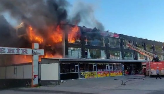 AVM yangınında işyeri kullanılmaz hale geldi