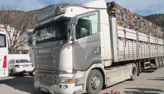 Kaçak göçmenleri taşıyan TIR sürücüsü tutuklandı