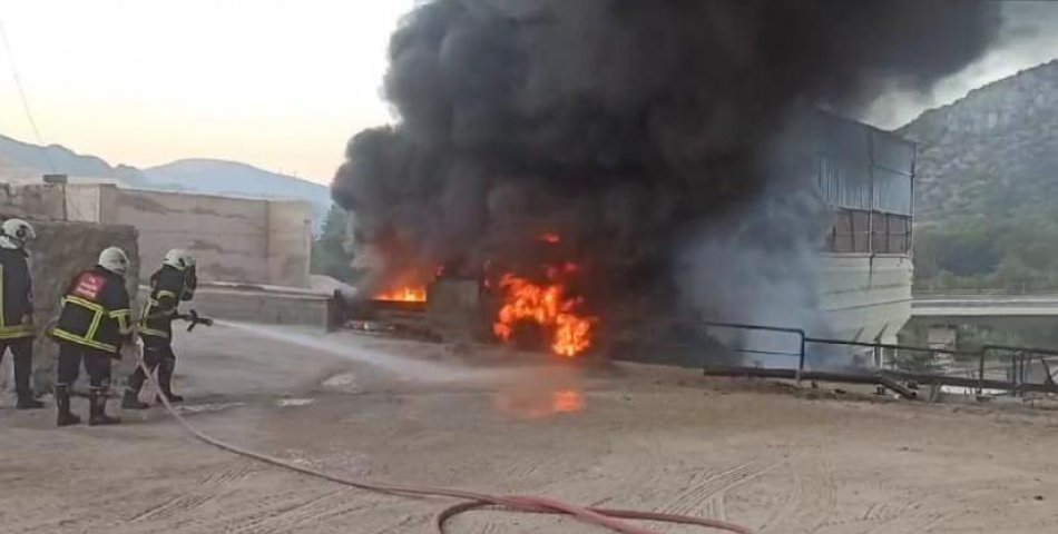 Amasya'da asfalt şantiyesinde çıkan yangın korkuttu
