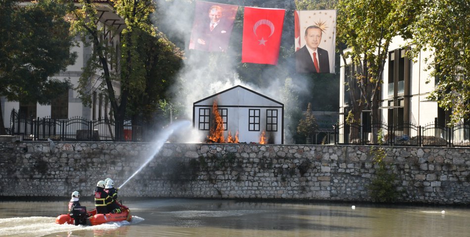 İtfaiyenin tatbikatı gerçeği aratmadı