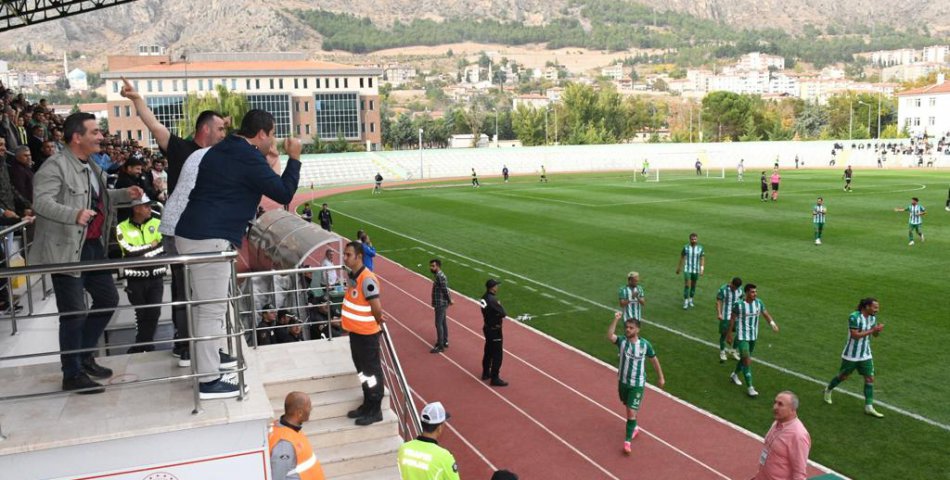 Amasyaspor evinde farklı kazandı