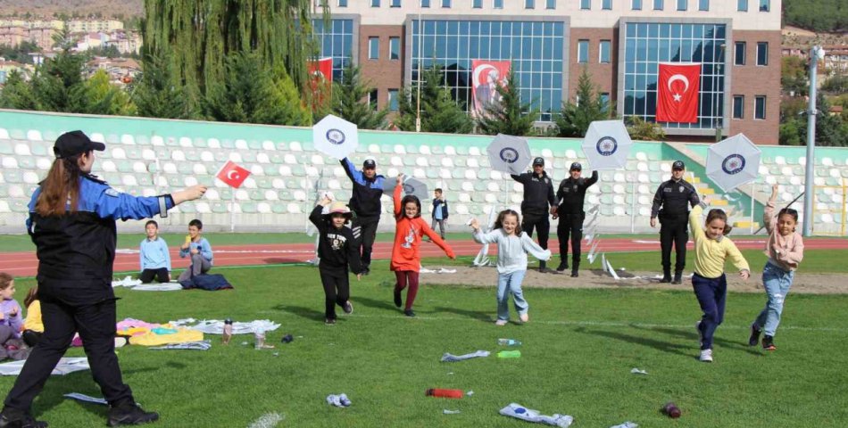 Amasya’da uçurtmalar 100.yıl için gökyüzünde