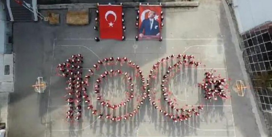 Öğrencilerden 100. Yıla özel koreografi