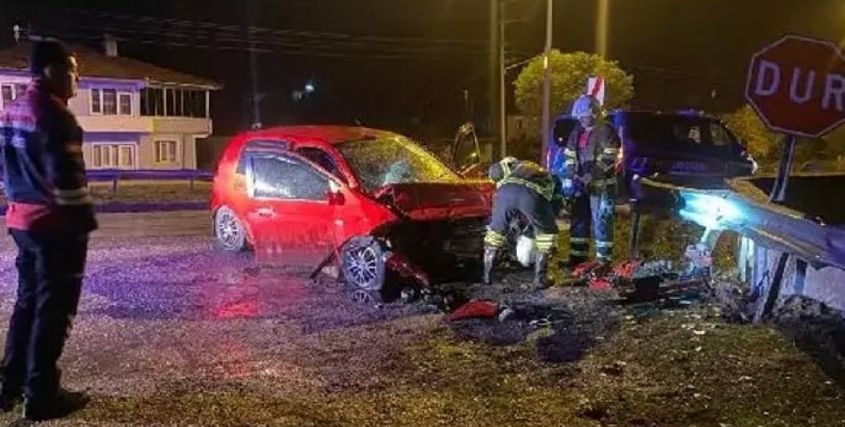 Amasya’da otomobil çelik bariyere çarptı: 1 yaralı