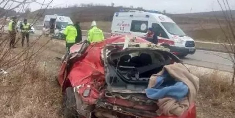 Otomobil takla attı: Sürücü ve arkadaşı yaralandı
