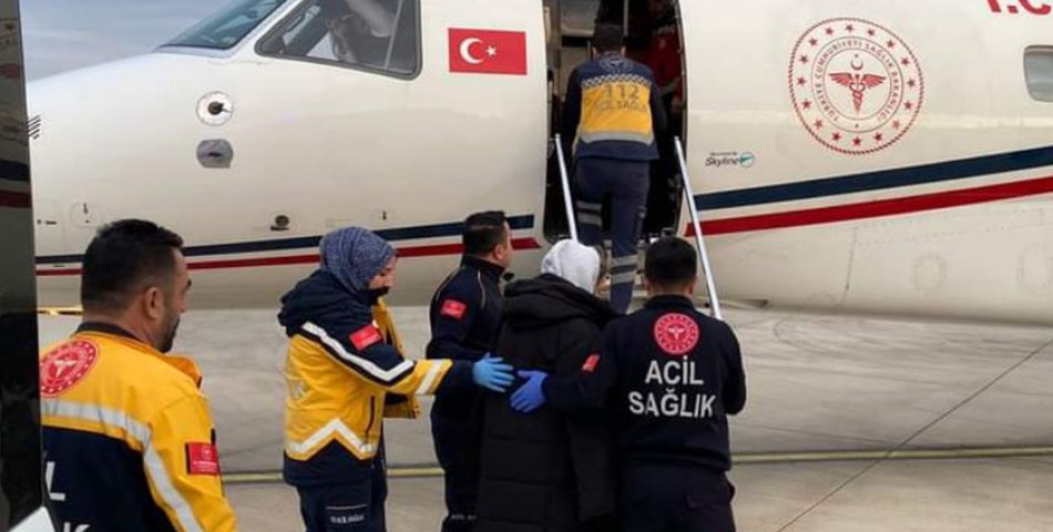 Ambulans uçak, hastası kadın için havalandı