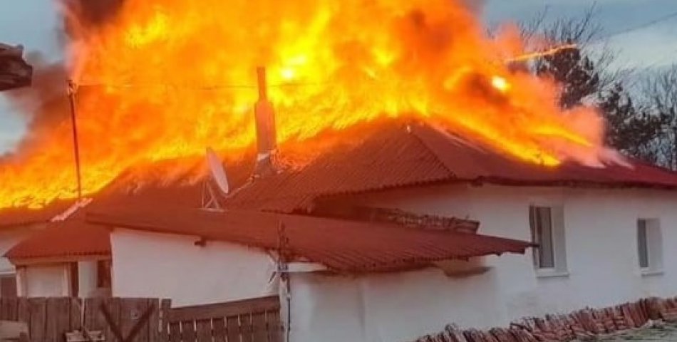 Tek katlı ev, yangında kullanılamaz hale geldi