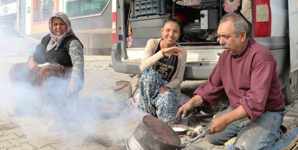 Yok, olmaya yüz tutan kalaycılığı 'seyyar' olarak devam ettiriyor