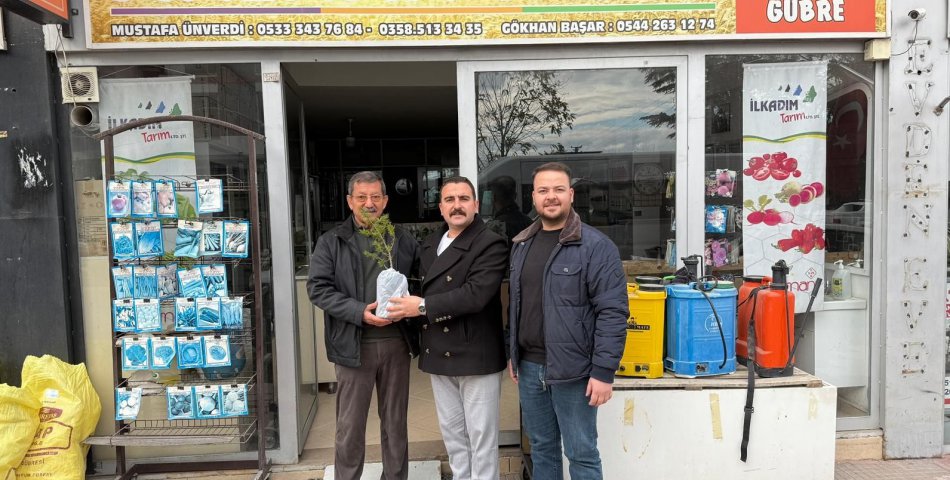 Birlik ve bereketin simgesi olarak çam fidanı hediye etti