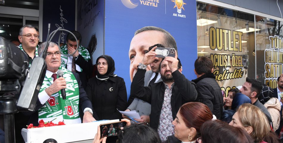 AK parti Amasya belediye başkan adayını tanıttı