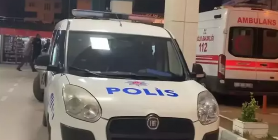 Annesini bıçaklayıp öldürdü