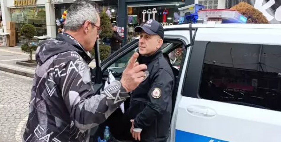 ATM’de bulduğu parayı polise teslim etti