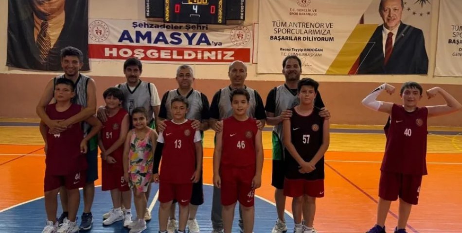 Babalar günü sahada kutlandı