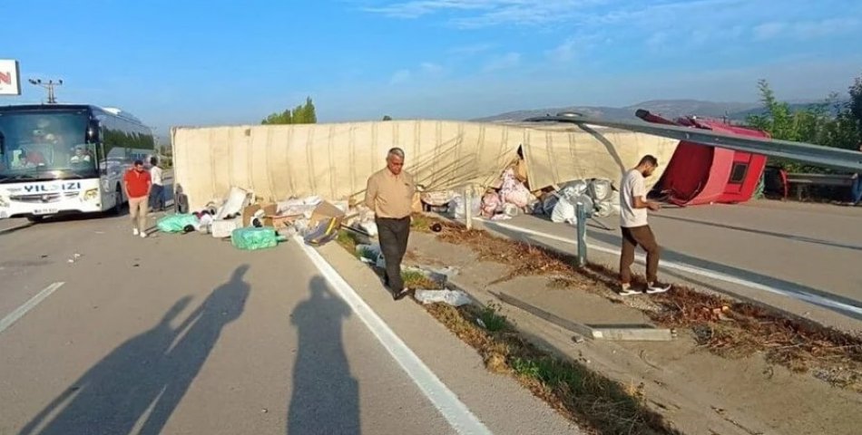 Süt yüklü tanker ile TIR çarpıştı: 1 yaralı