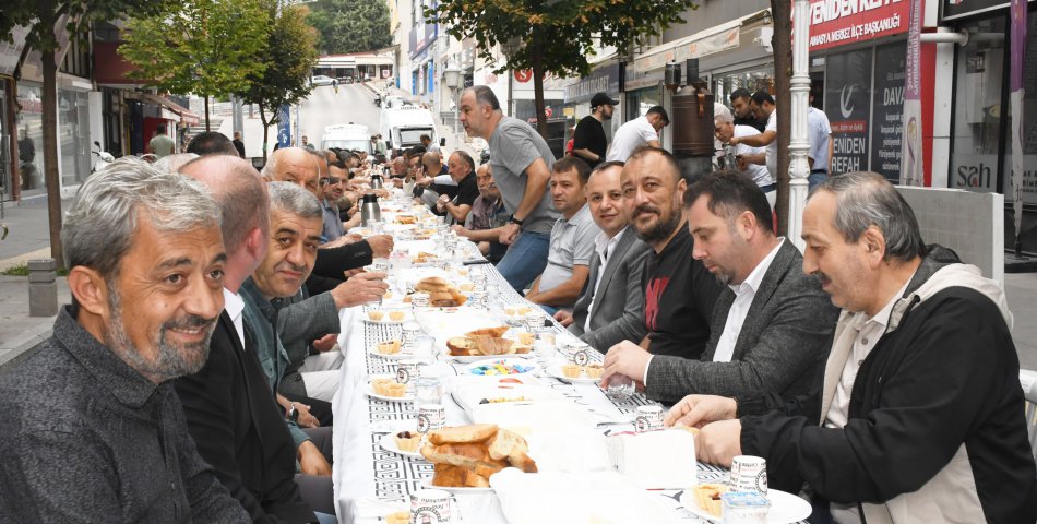 Başkan Sevindi, esnaflarla sabah kahvaltısında bir araya geldi