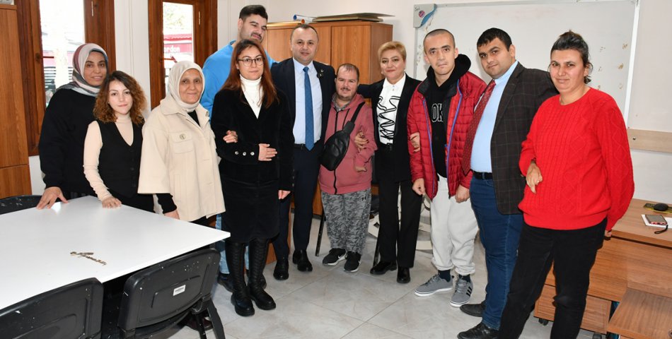 SEVİNDİ: ‘Engelli vatandaşlarımızın kendilerini güvende hissettiği bir Amasya inşa etmek için çalışıyoruz’