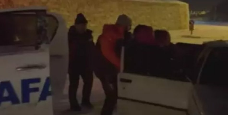 Mahsur kalan aileyi AFAD kurtardı