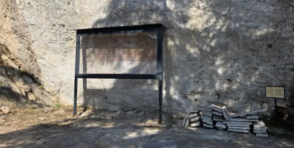 600 yıllık kaya kitabesi koruma altına alındı