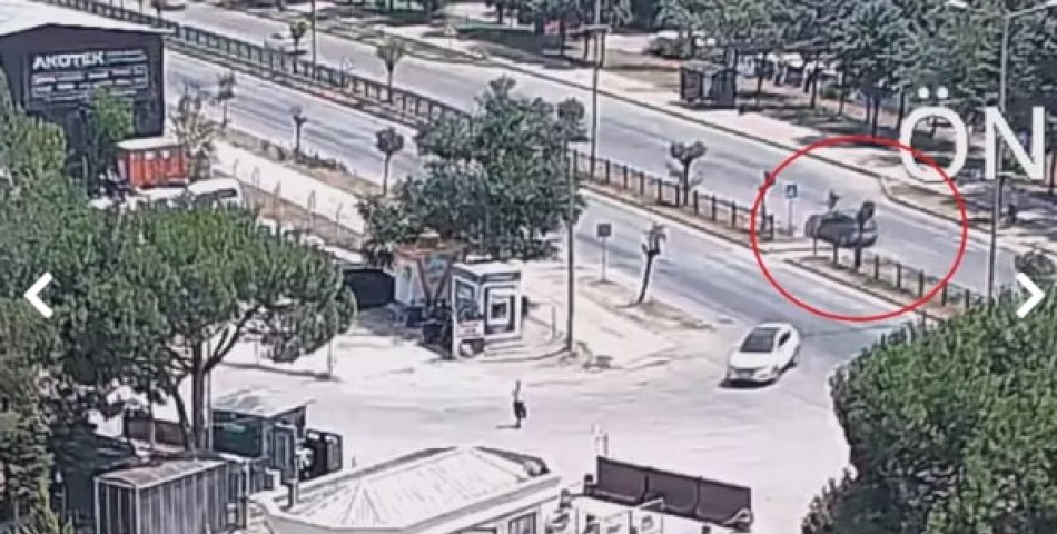 Otomobilin çarptığı yaya yaralandı; kaza kamerada