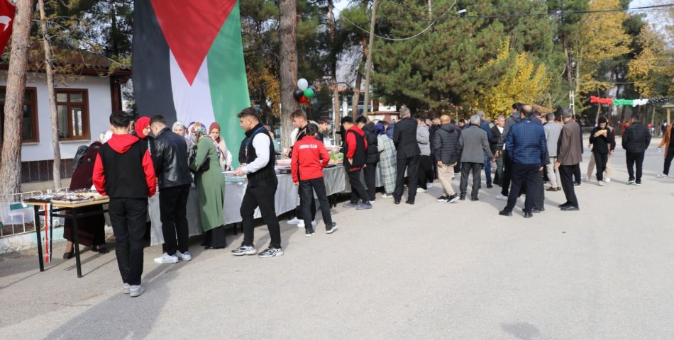 Öğrencilerden Gazze için kermes