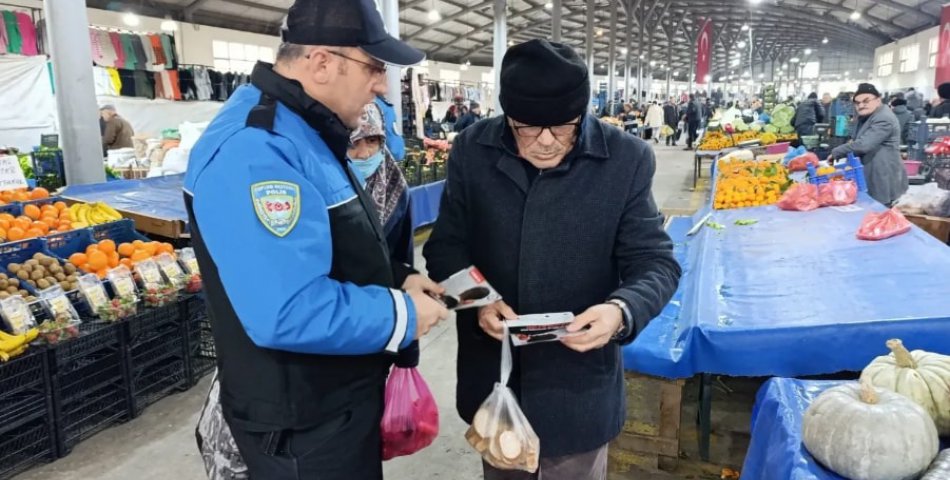 Polis pazara İndi: Vatandaşları dolandırıcılara karşı uyardı