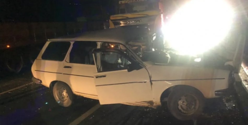 Tır ile otomobil çarpıştı: Sürücü hayatını kaybetti