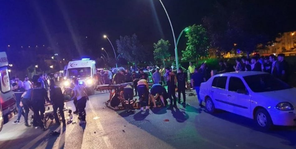 İki motosiklet kafa kafaya çarpıştı: 2 ölü, 2 yaralı