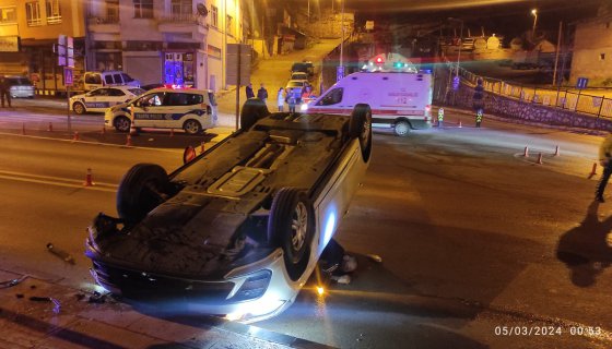Hatalı sollama yapan sürücünün karıştığı kaza kamerada