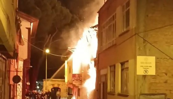 100 yıllık tarihi konakta yangın: 1 ölü