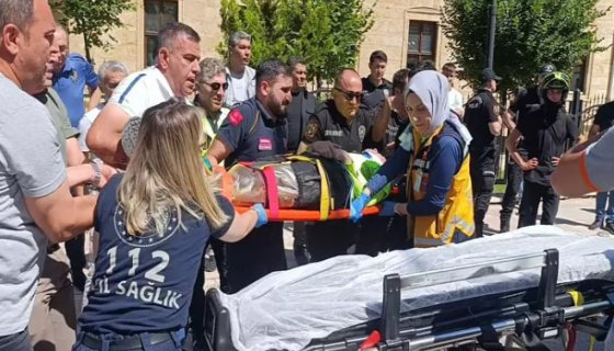 Taksinin motosikletli polise çarptığı kaza kamerada